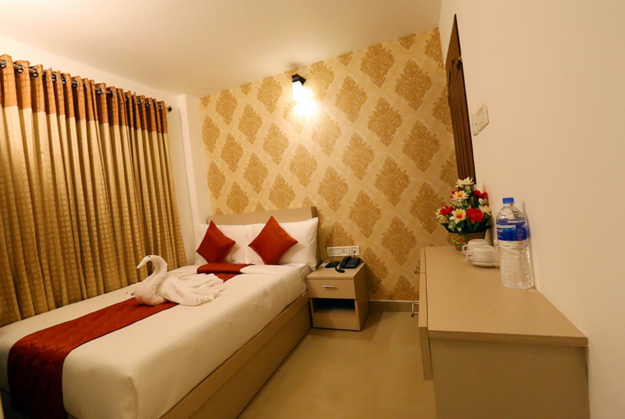 Hotel Swarna Residency Kochi Екстериор снимка