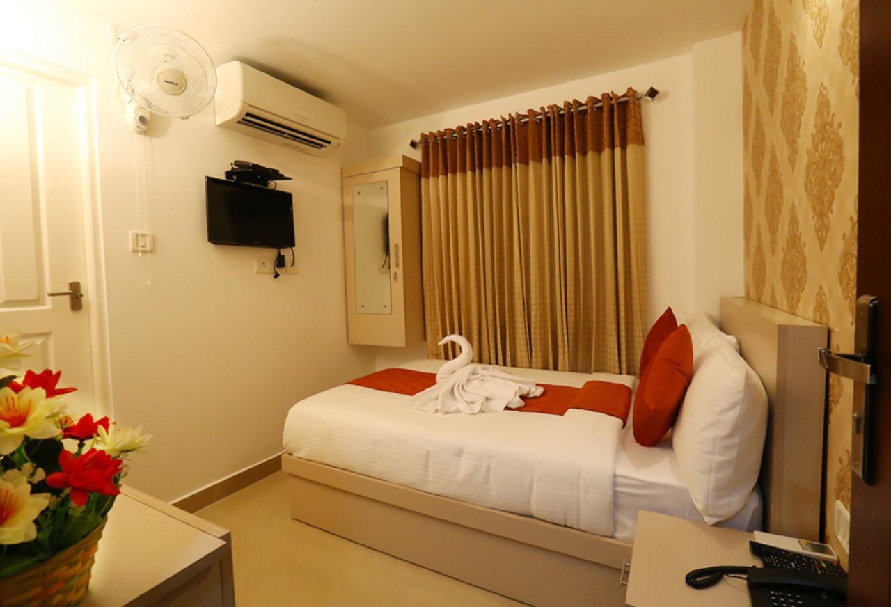 Hotel Swarna Residency Kochi Екстериор снимка