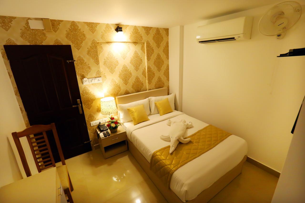 Hotel Swarna Residency Kochi Екстериор снимка
