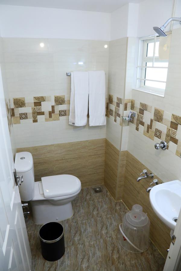 Hotel Swarna Residency Kochi Екстериор снимка