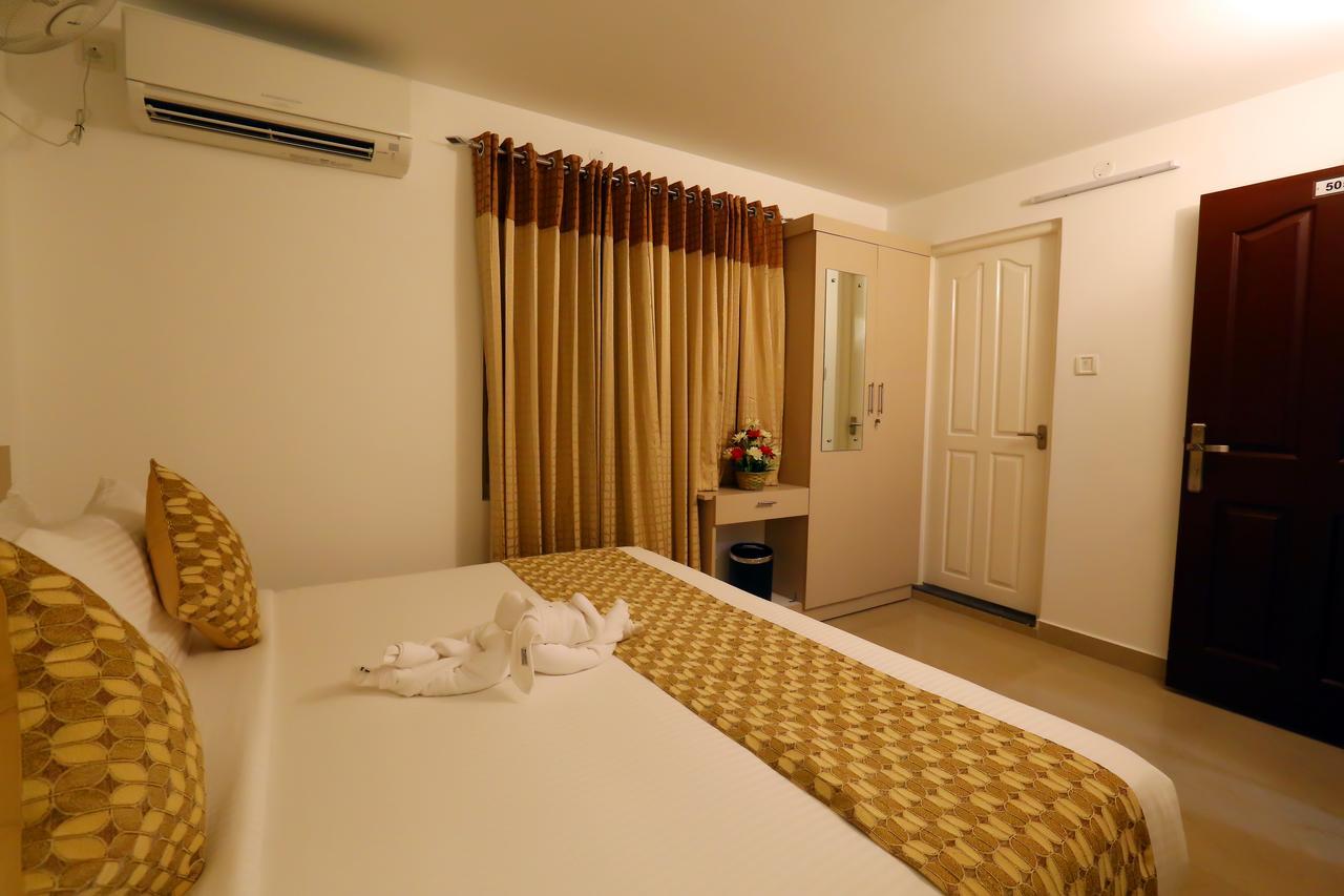 Hotel Swarna Residency Kochi Екстериор снимка