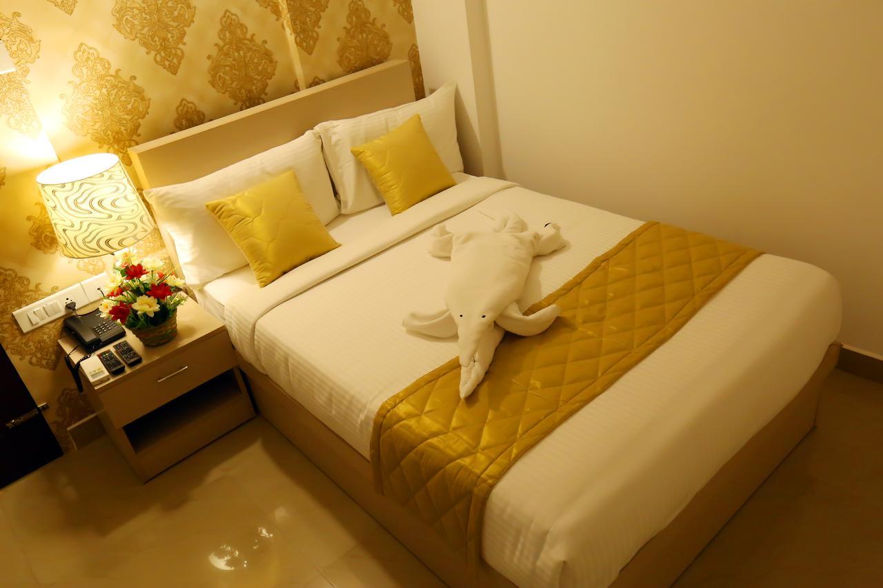 Hotel Swarna Residency Kochi Екстериор снимка
