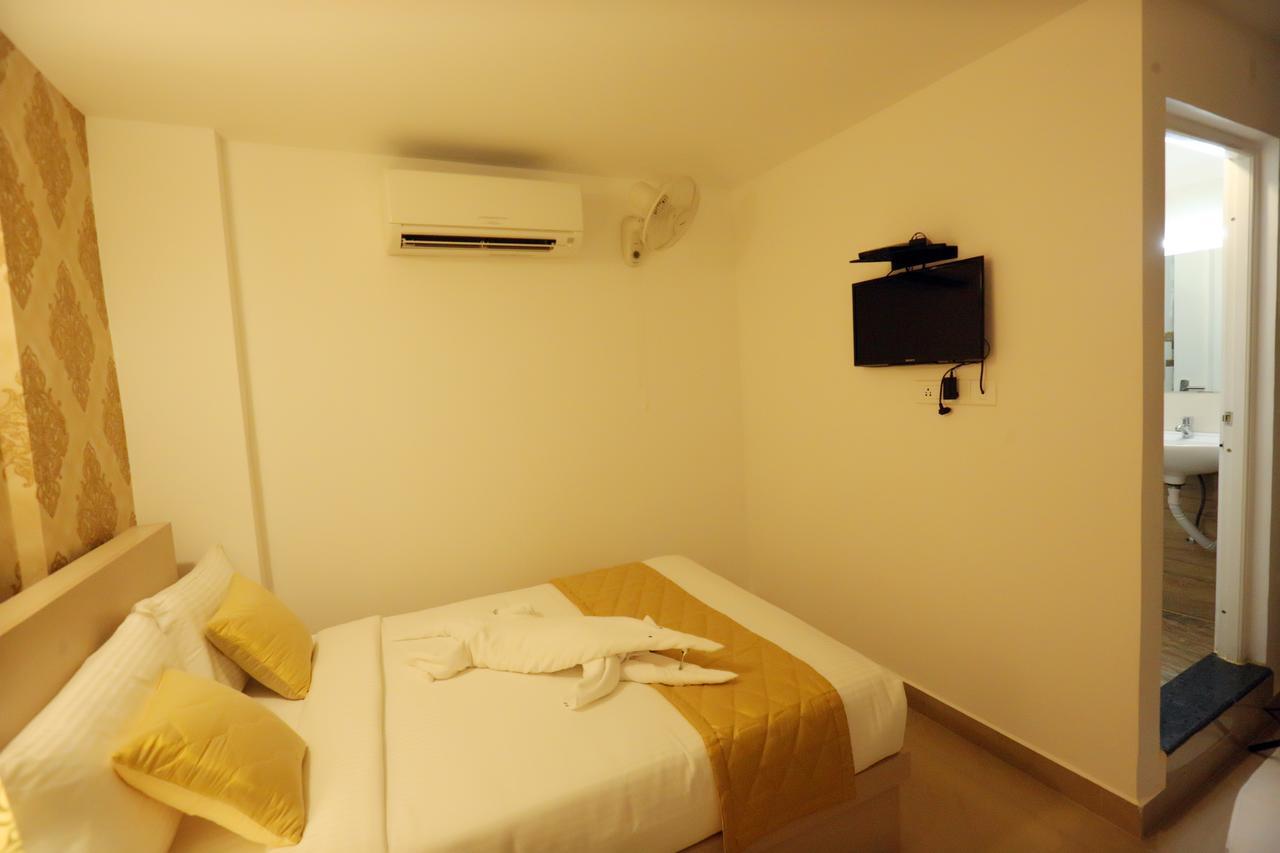 Hotel Swarna Residency Kochi Екстериор снимка
