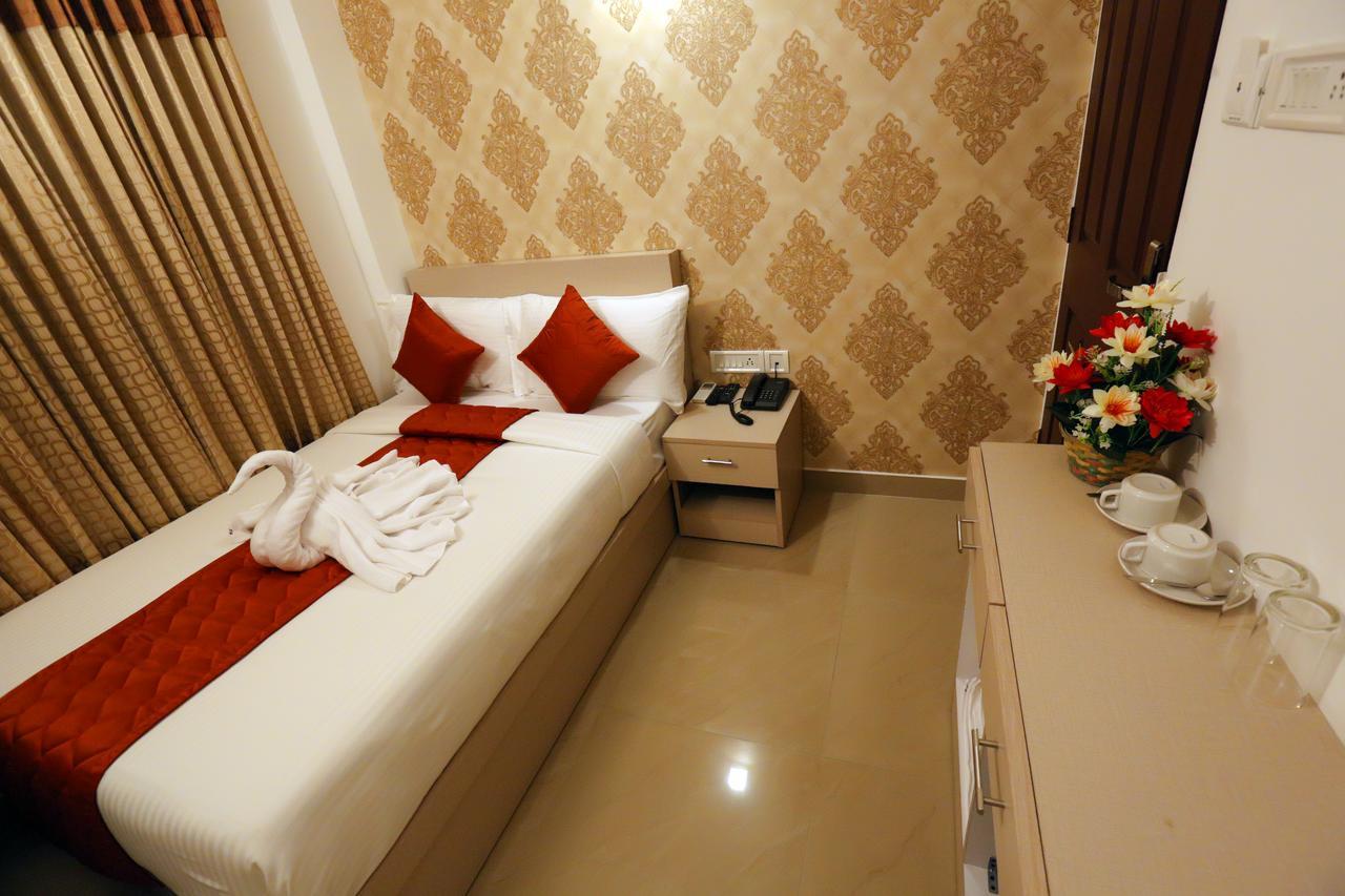 Hotel Swarna Residency Kochi Екстериор снимка