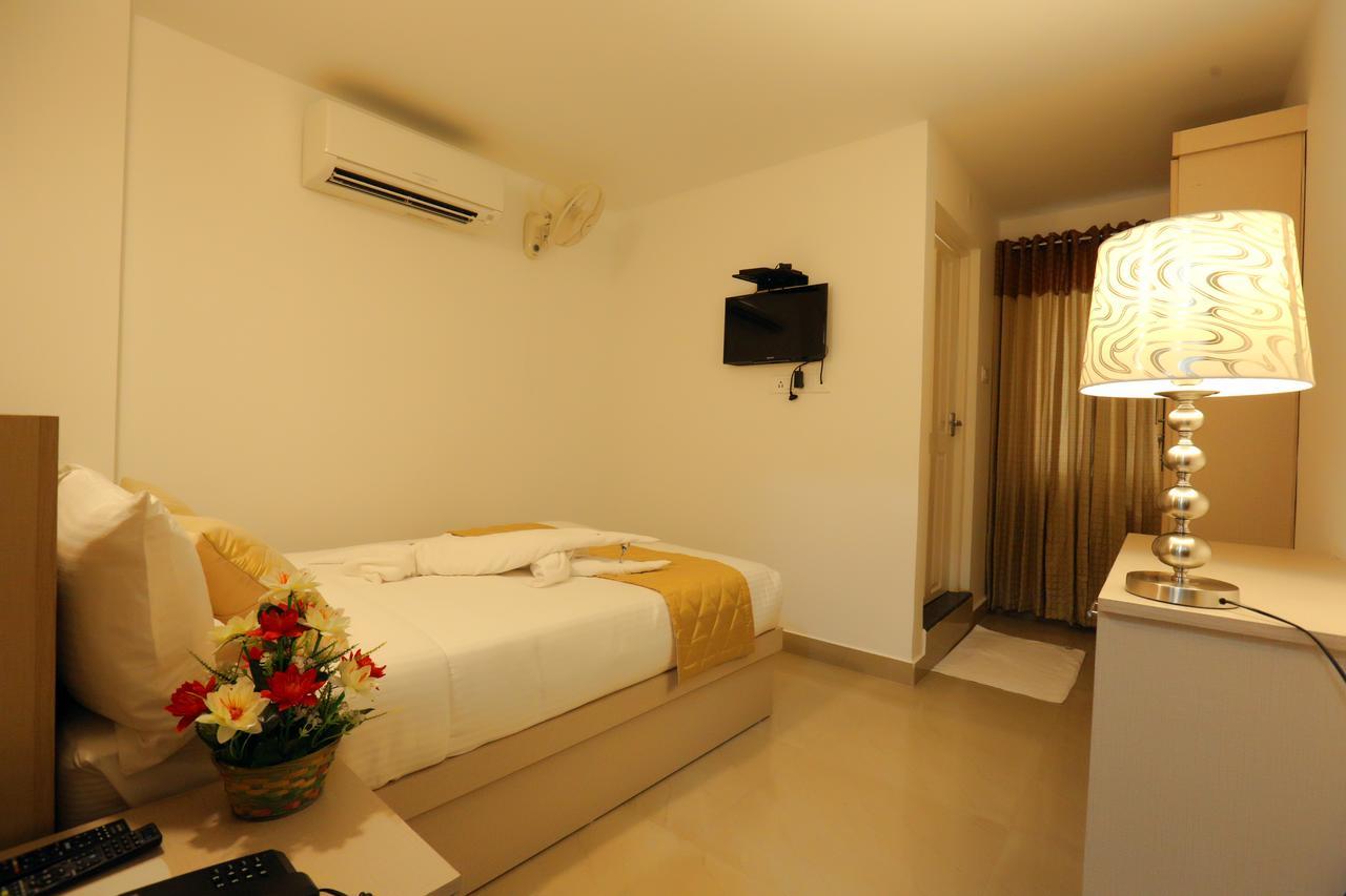 Hotel Swarna Residency Kochi Екстериор снимка
