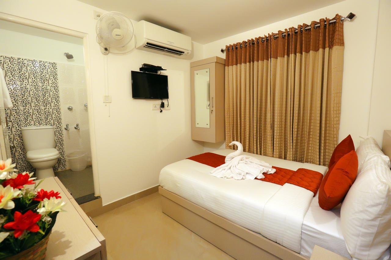 Hotel Swarna Residency Kochi Екстериор снимка