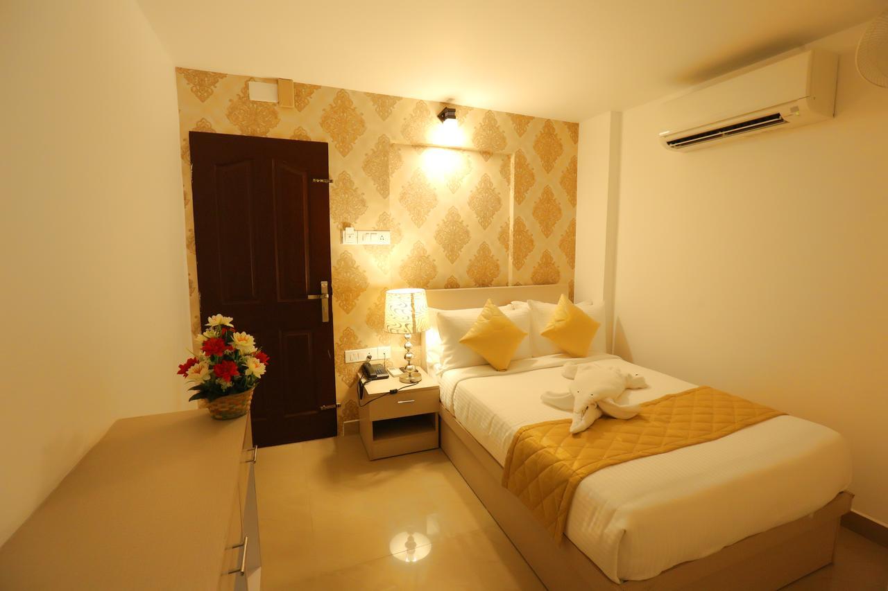 Hotel Swarna Residency Kochi Екстериор снимка